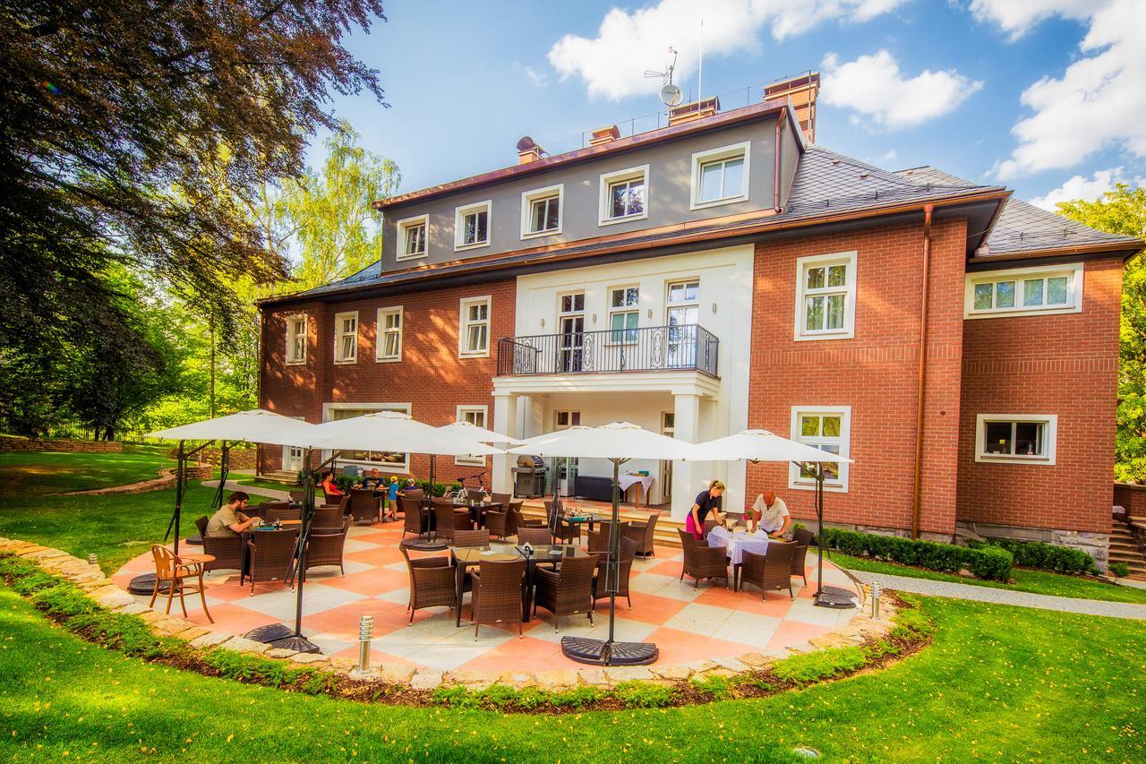 Manor House Hotel Broumov Exterior photo